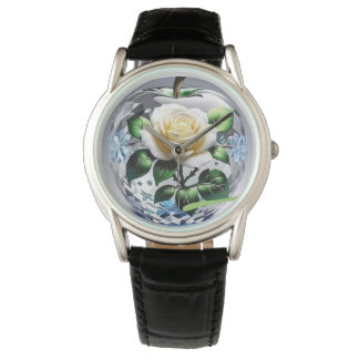 Mooie logo-ontwerp van een roos boven de c horloge