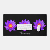Mooie Lotus Bloemen op Zwart Bureaumat (Keyboard & Muis)