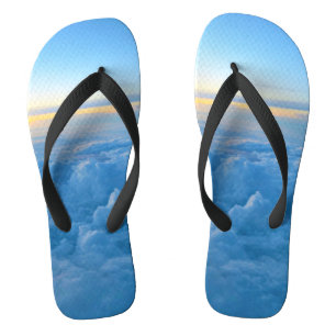 mooie lucht met wolken teenslippers