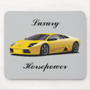 Mooie luxe-sportauto met muis muismat