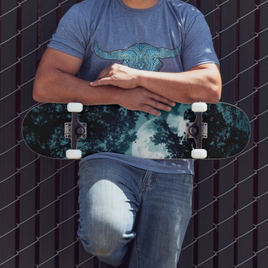 Mooie maan gloed door bomen persoonlijk skateboard (Buiten 3)