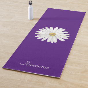 Mooie Madeliefjesbloem op koninklijk paars Yogamat