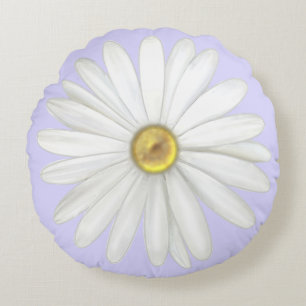 Mooie madeliefjesbloem op licht periwinkle rond kussen