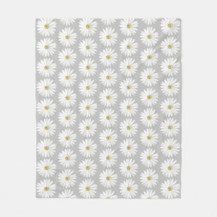 Mooie madeliefjesbloem op lichtgrijs fleece deken
