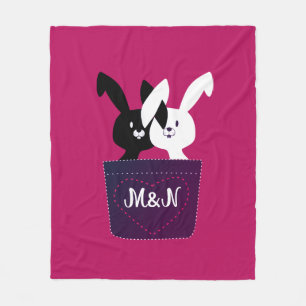 Mooie Magenta Zwarte En Witte Liefde Konijnen Mono Fleece Deken