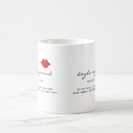 mooie make-up van de artiest red lips wit koffiemok (Center)