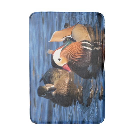 Mooie Mandarijn en houten eenden bij de Pond Badmat (Voorkant Verticaal)