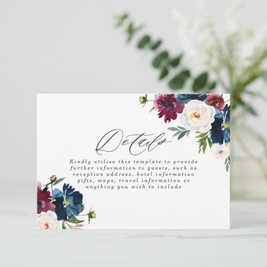 Mooie marinemacht Burgundy Red Blush Floral Weddin Informatiekaartje (Staand voorkant)