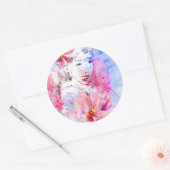 Mooie meid met bloemen. ronde sticker (Envelop)