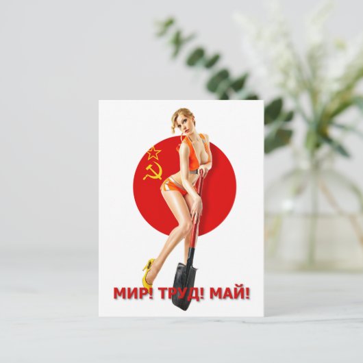 Mooie meid met schoppen feestdagenkaart (Staand voorkant)