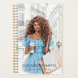 Mooie meisje met koffie en winkelnotitieboek planner
