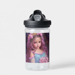 Mooie meisje met roze bloemen in haar haar waterfles