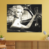 Mooie mensen trekken vrouwen terug in Converteerba Canvas Afdruk (Insitu (Woonkamer))