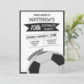 Mooie moderne grote voetbal lint kids verjaardag kaart (Staand voorkant)