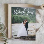 Mooie moderne kalligrafie foto bruiloft foto bedankkaart<br><div class="desc">Stuur bedankt naar familie en vrienden met deze aanpasbare foto dank u kaart. Het beschikt over moderne kalligrafie en een bewerkbaar bloemenpatroon. Personaliseer door uw foto en details toe te voegen. Deze foto bedankkaart is perfect voor bruiloften,  afstuderen,  verjaardagen en andere evenementen.</div>