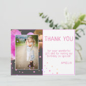 Mooie moderne roze bubbels kinderverjaardag foto bedankkaart (Staand voorkant)
