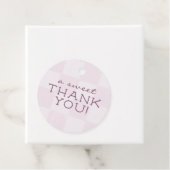 Mooie moderne roze geruite babyshower bedankjes labels (In situ)