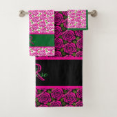 Mooie moderne roze magenta rozen monogram bad handdoek (Insitu)