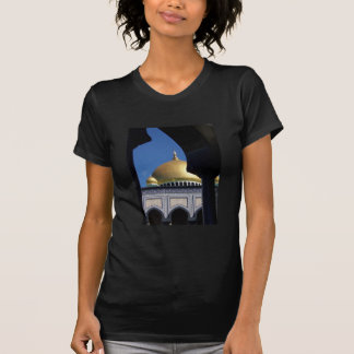 Mooie moskee met goudpittige koepel t-shirt