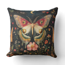 Mooie Moth Crescent Moon