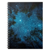 Mooie nachtelijke hemel, de Melkweg en de bomen. Notitieboek (Voorkant)