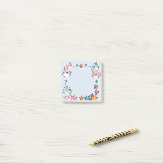 Mooie narwal vispatroon aquarel onder de zee post-it® notes (Op bureau)