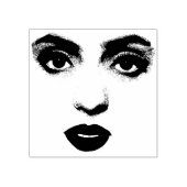 Mooie ogen van een vrouw die een gezicht maakt rubberstempel (Afrduk)