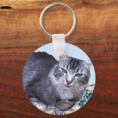 Mooie Ontspannen Kat Sleutelhanger (Voorkant)