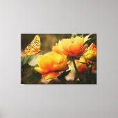 Mooie Oranje bloemen met Natuur van de vlinder Canvas Afdruk (Voorkant)