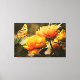 Mooie Oranje bloemen met Natuur van de vlinder Canvas Afdruk