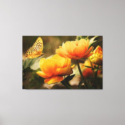 Mooie Oranje bloemen met Natuur van de vlinder Canvas Afdruk (Voorkant)