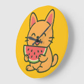 Mooie oranje kat die watermeloen eet muurklok  grote klok (Hoek)