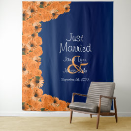 Mooie oranje roos en marineblauw II Wandkleed