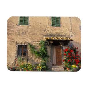 Mooie oude woning met bloemen bij San Gimignano Magneet
