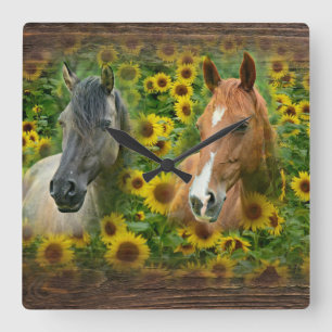 Mooie paarden op het gebied van zonnebloemen vierkante klok