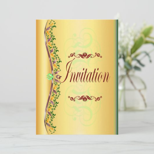 Mooie paarse en groene in gouden uitnodiging (Staand voorkant)