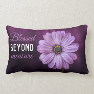 Mooie Paarse geblesseerde naast maatstaf Kussen