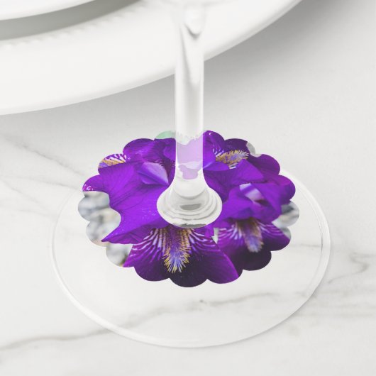 Mooie paarse iris wijnglaslabel (Dichtbij)