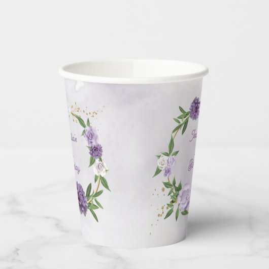 mooie paarse schoppen bloemen groen papieren bekers (Links)