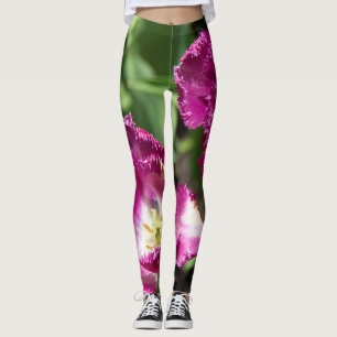 Mooie paarse tulpen in de tuin leggings