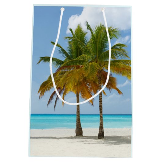 Mooie palmbomen op een tropisch strand medium cadeauzakje (Achterkant)