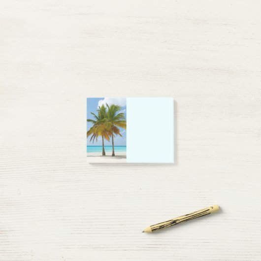 Mooie palmbomen op een tropisch strand post-it® notes (Op bureau)