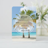 Mooie palmbomen op een tropisch strand RSVP kaartje (Staand voorkant)
