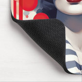 Mooie Parijse vrouw in zonnebril en pet Muismat (Hoek)