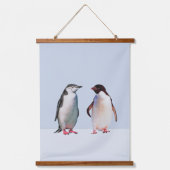 Mooie Penguin Couple op Light Periwinkle Blue Hangend Wandkleed (Voorkant)