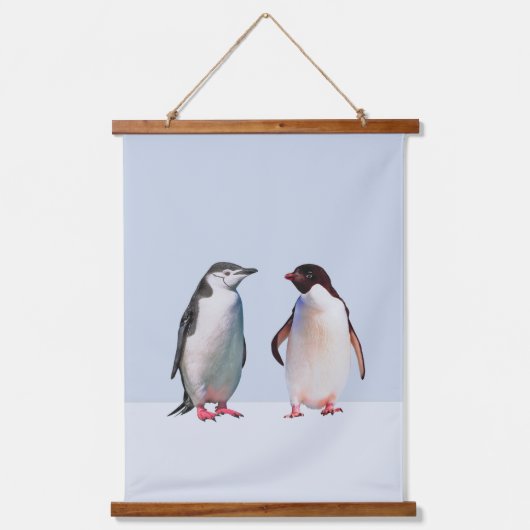 Mooie Penguin Couple op Light Periwinkle Blue Hangend Wandkleed (Voorkant)