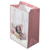 Mooie perzische kat met boeken medium cadeauzakje (Voorkant Gekanteld)