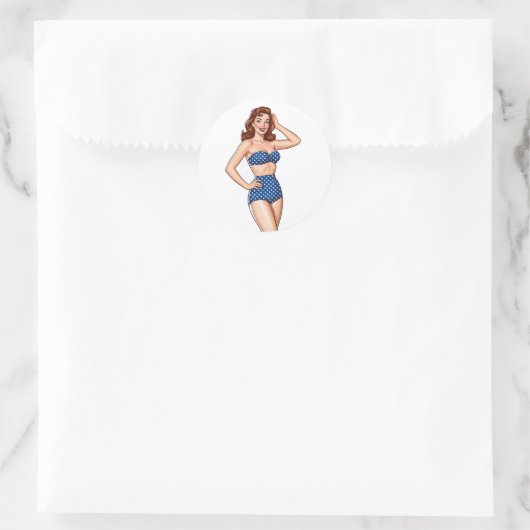 Mooie Pin-up roodharige vrouw in blauw zwempak Ronde Sticker (Tas)