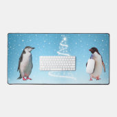 Mooie Pinguïn Koppel op Lichtblauw Bureaumat (Keyboard & Muis)