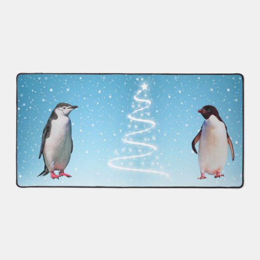 Mooie Pinguïn Koppel op Lichtblauw Bureaumat (Voorkant)